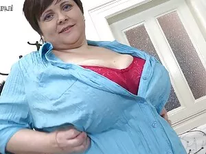 Esposa joven con mor ...